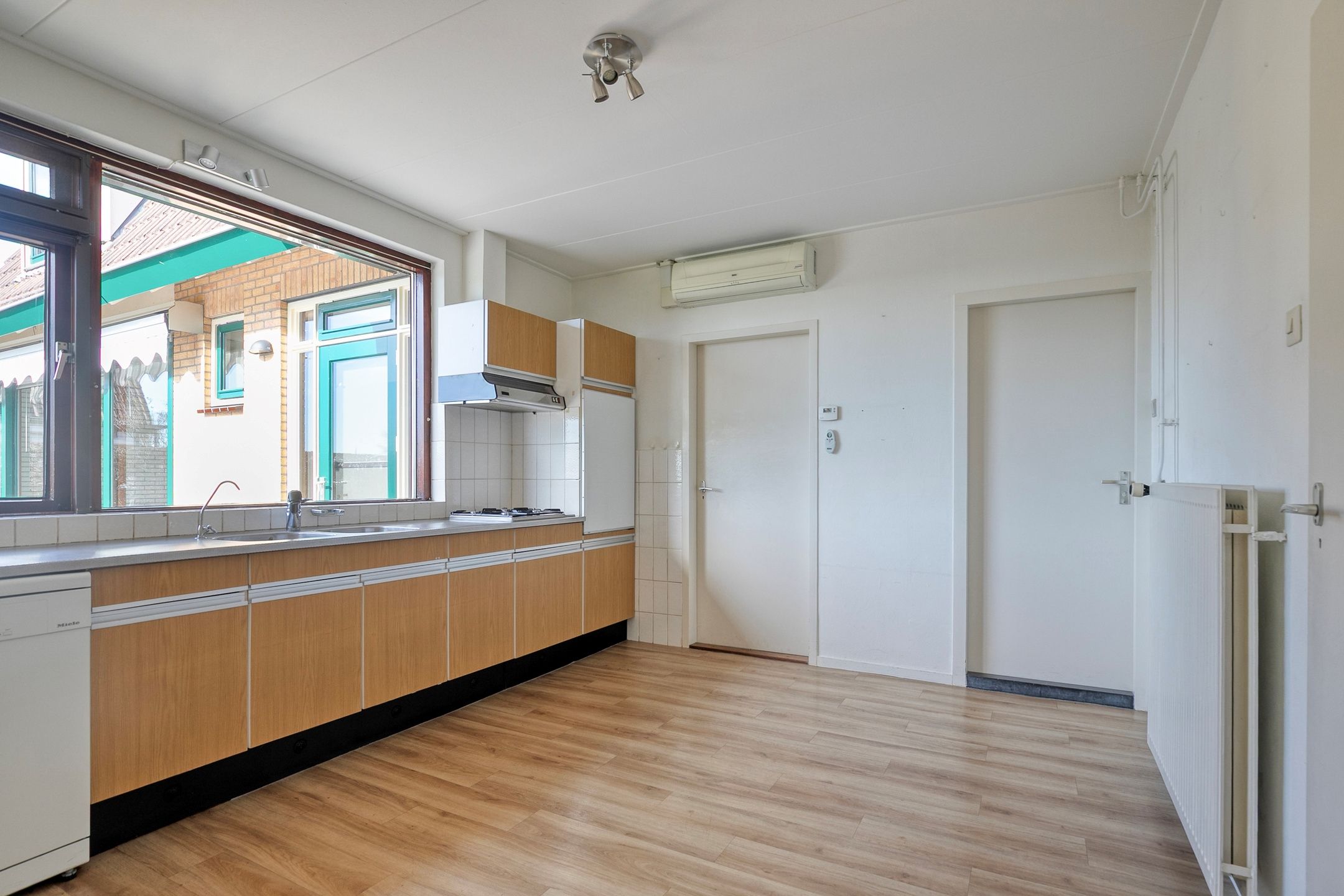 Spacious detached bungalow with panoramic polder view — 14