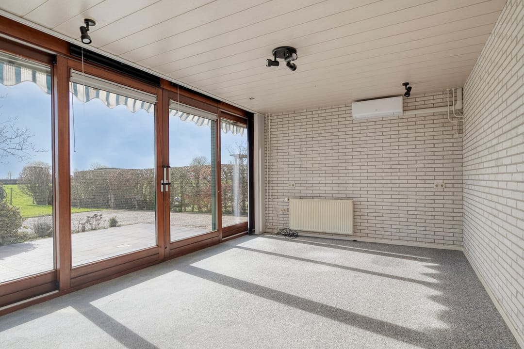 Spacious detached bungalow with panoramic polder view — 40