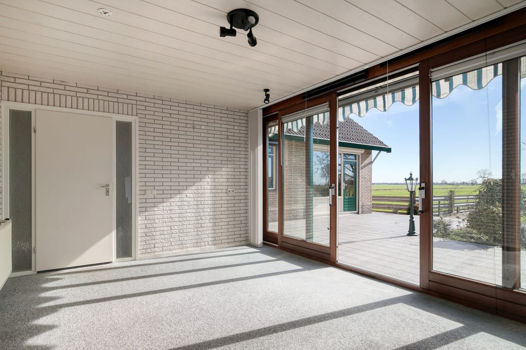Spacious detached bungalow with panoramic polder view — 42
