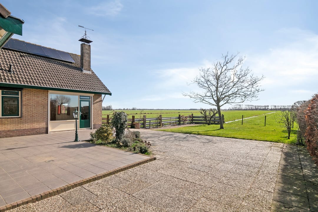 Spacious detached bungalow with panoramic polder view — 45