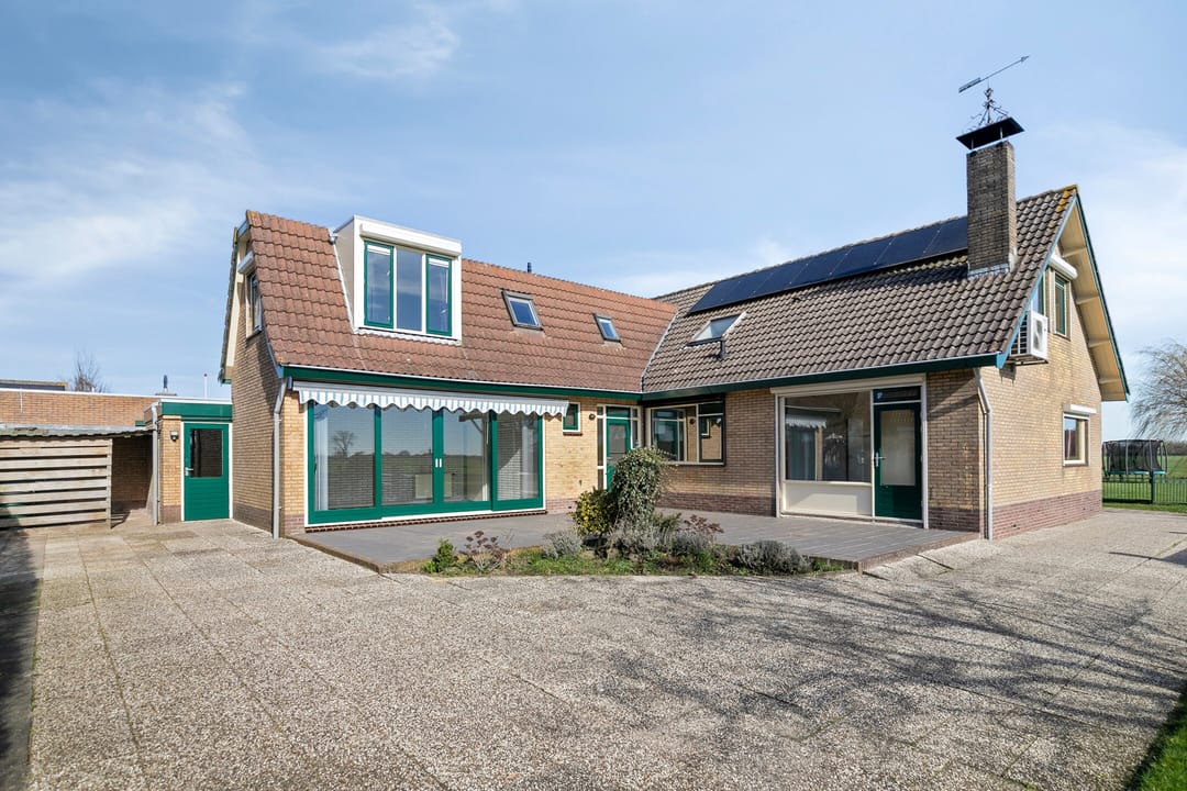 Spacious detached bungalow with panoramic polder view — 46