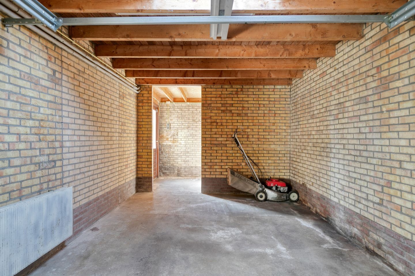 Spacious detached bungalow with panoramic polder view — 48