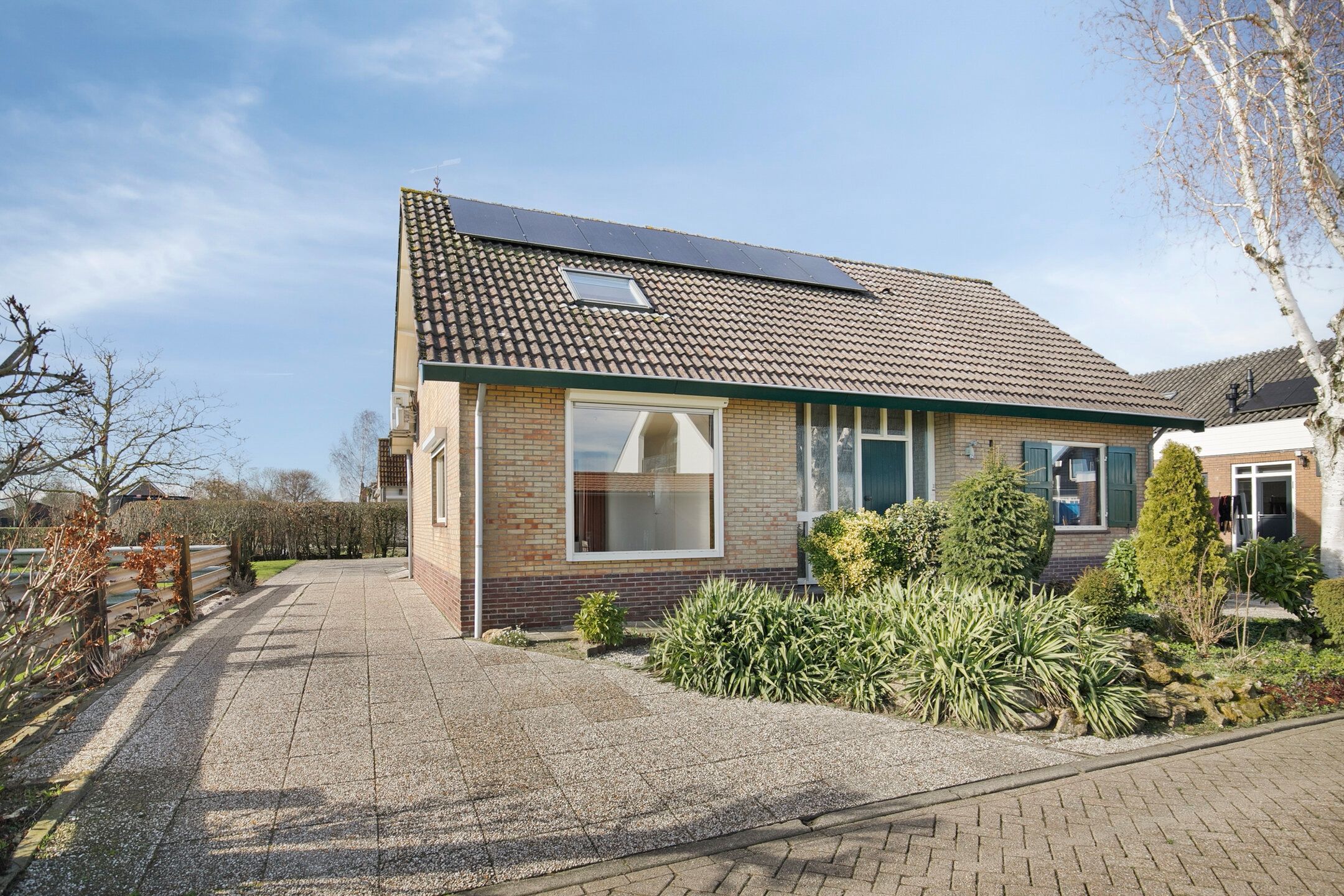 Spacious detached bungalow with panoramic polder view — 53