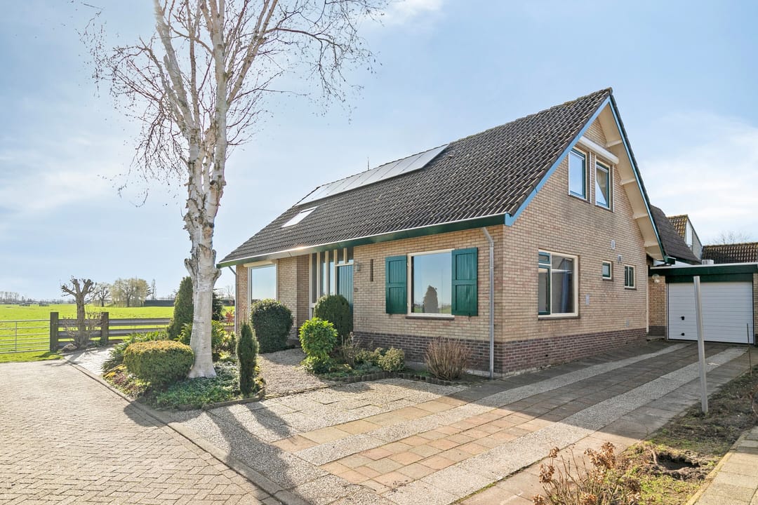 Spacious detached bungalow with panoramic polder view — 55