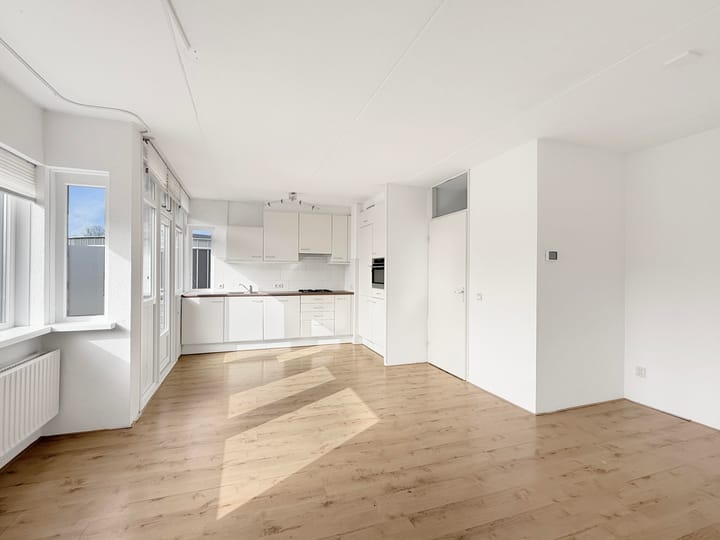 Photo 3 of Jan van Scorelstraat 74