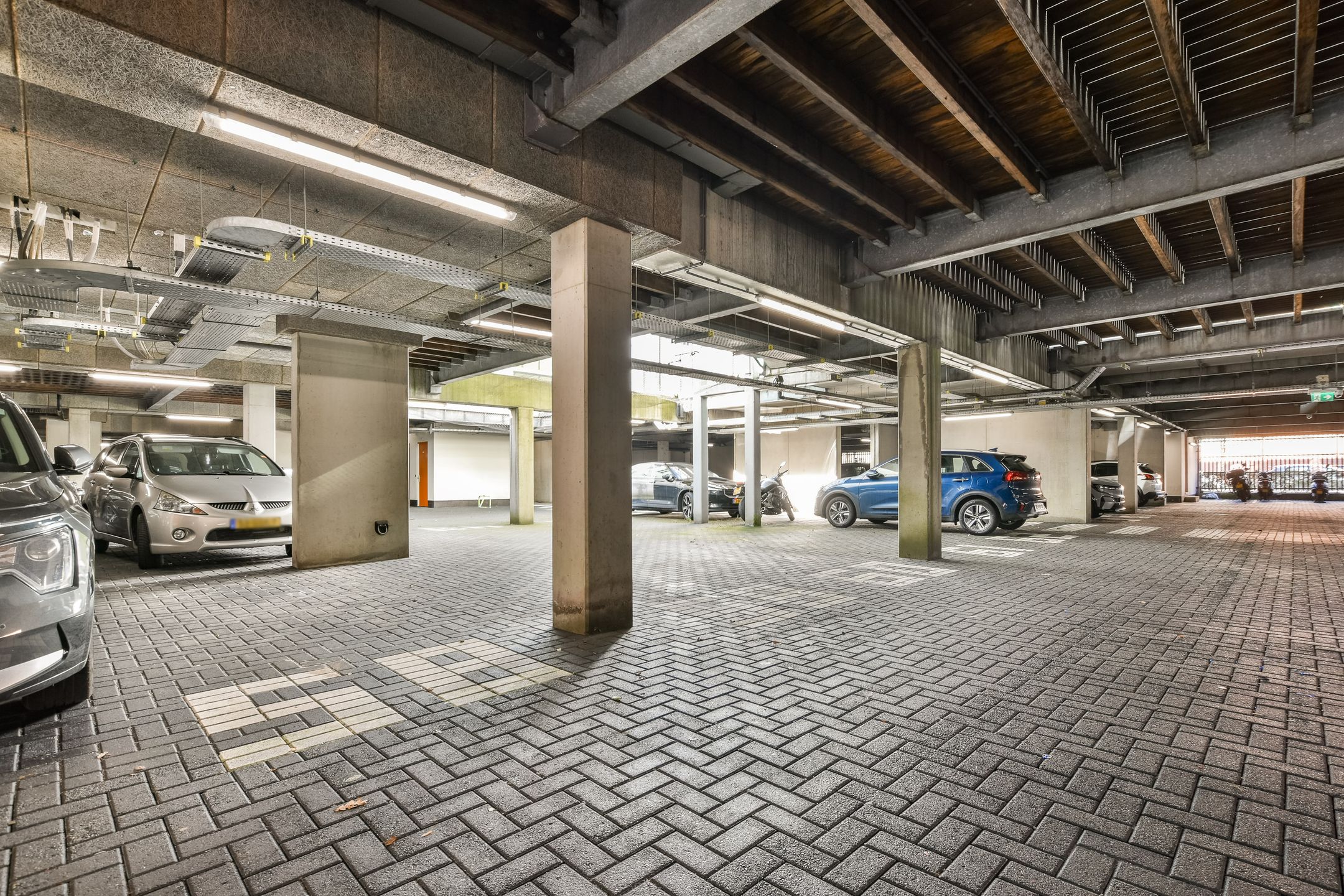 Foto 24 van Derkinderenstraat 208