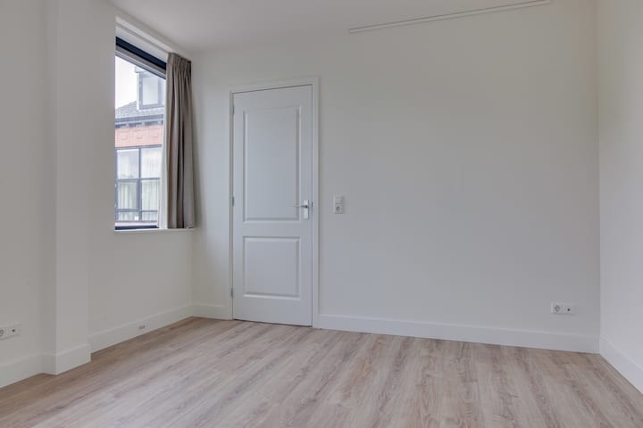Photo 3 of Hooft Graaflandstraat 2-B8