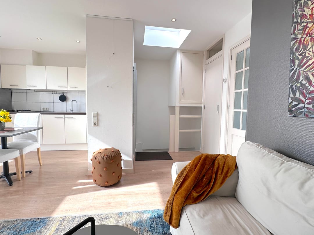 Licht hoekappartement met vrij uitzicht en geen bovenburen in de Indische Buurt — 17