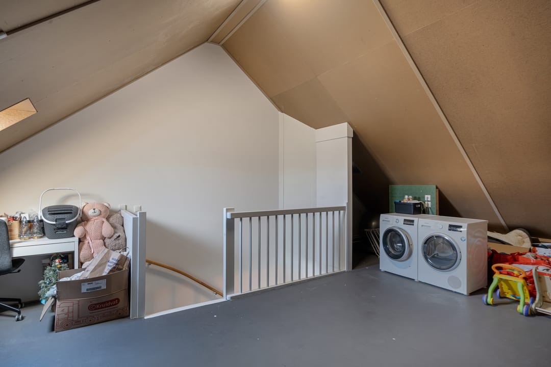 Modern and Sustainable Family Home Near Oosterpark — 26