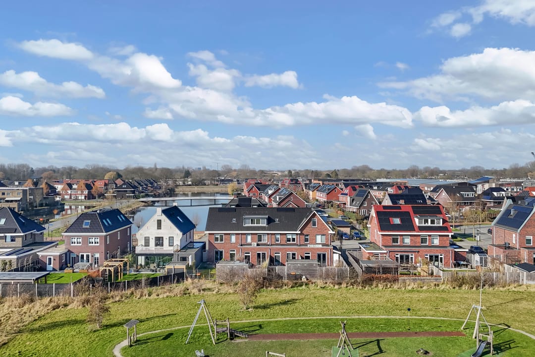Modern and Sustainable Family Home Near Oosterpark — 35