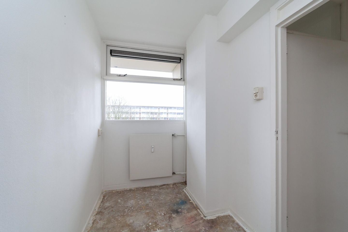 Spacious Apartment with Three Bedrooms and Sunny West Balconon in Leiden — 23