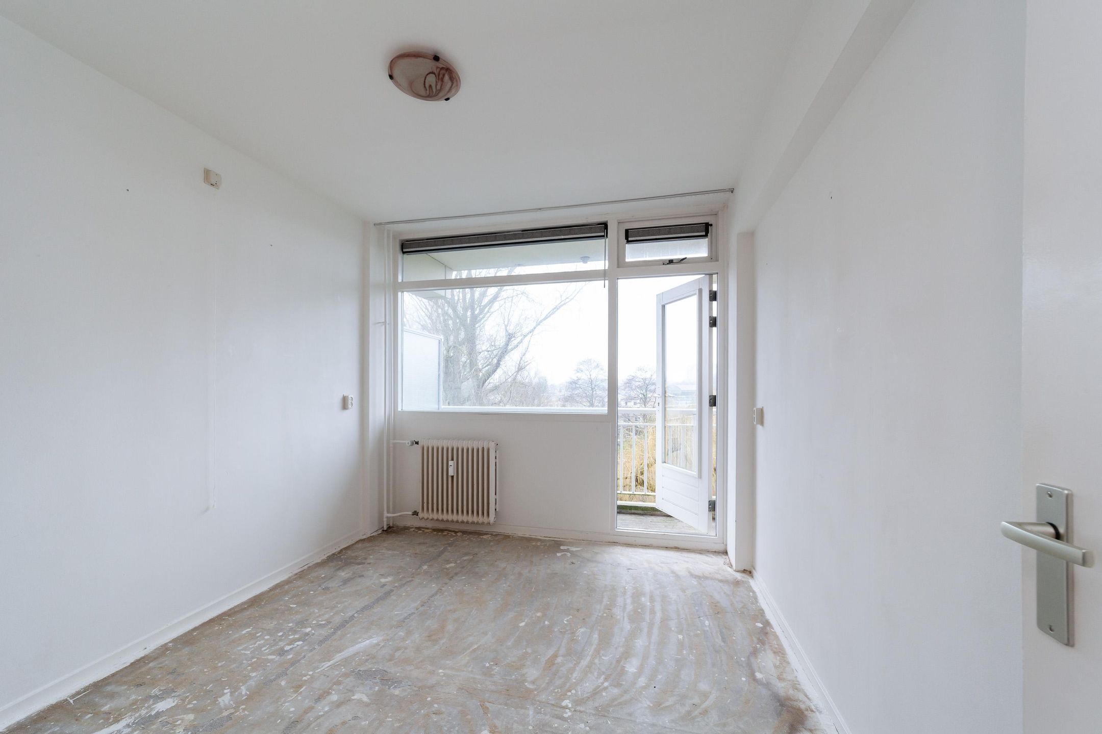Spacious Apartment with Three Bedrooms and Sunny West Balconon in Leiden — 27