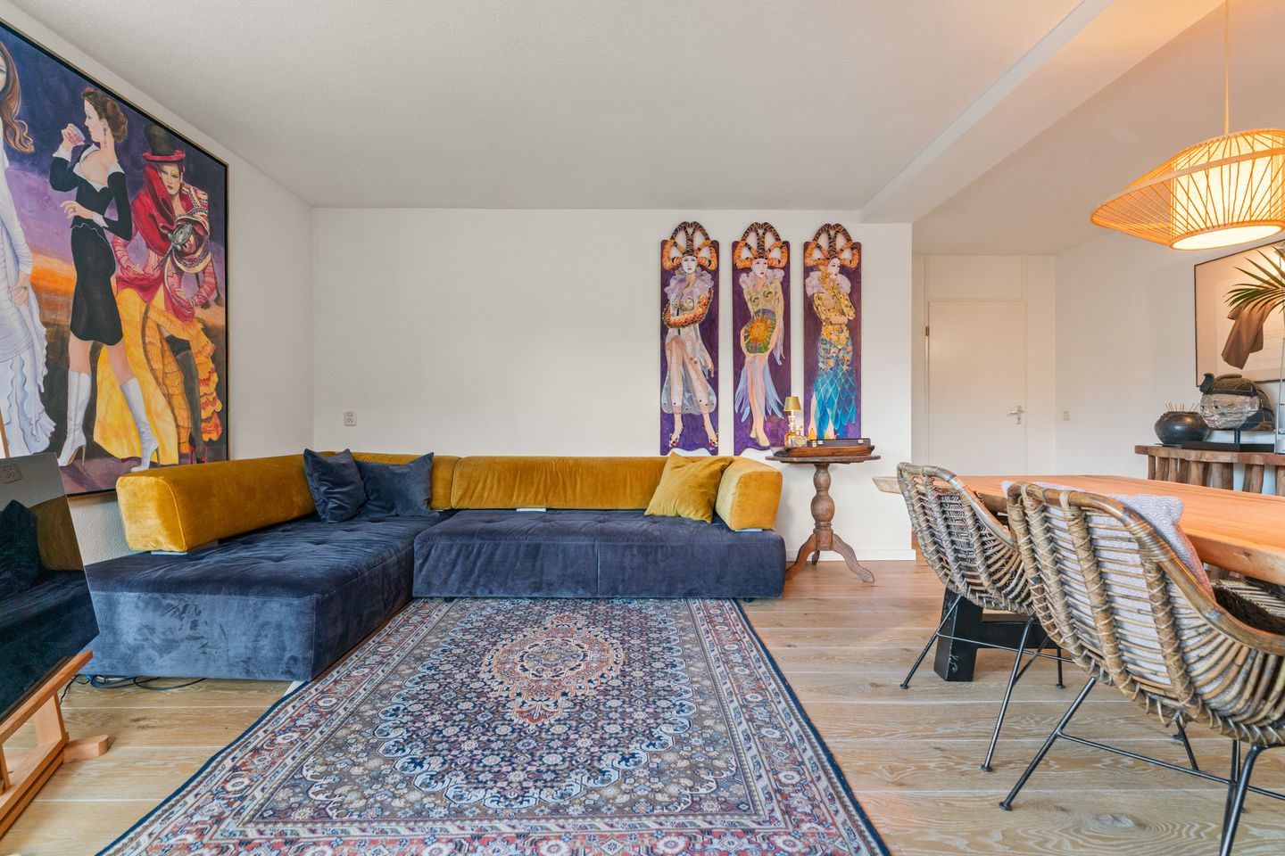 Spacious top-floor apartment with stunning views and balconies — 13
