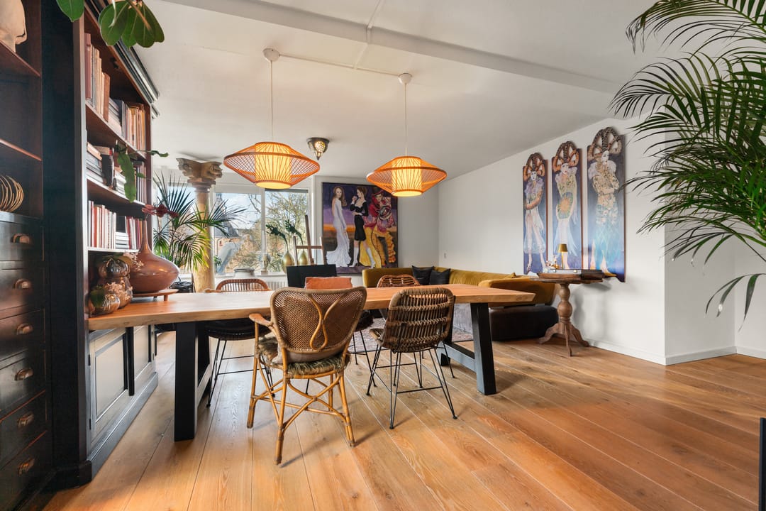 Spacious top-floor apartment with stunning views and balconies — 22