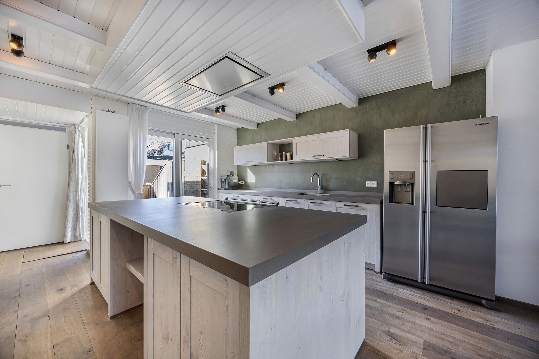 Modern Spacious Family Home with Large Conservatory in Child-Friendly Archipel — 12