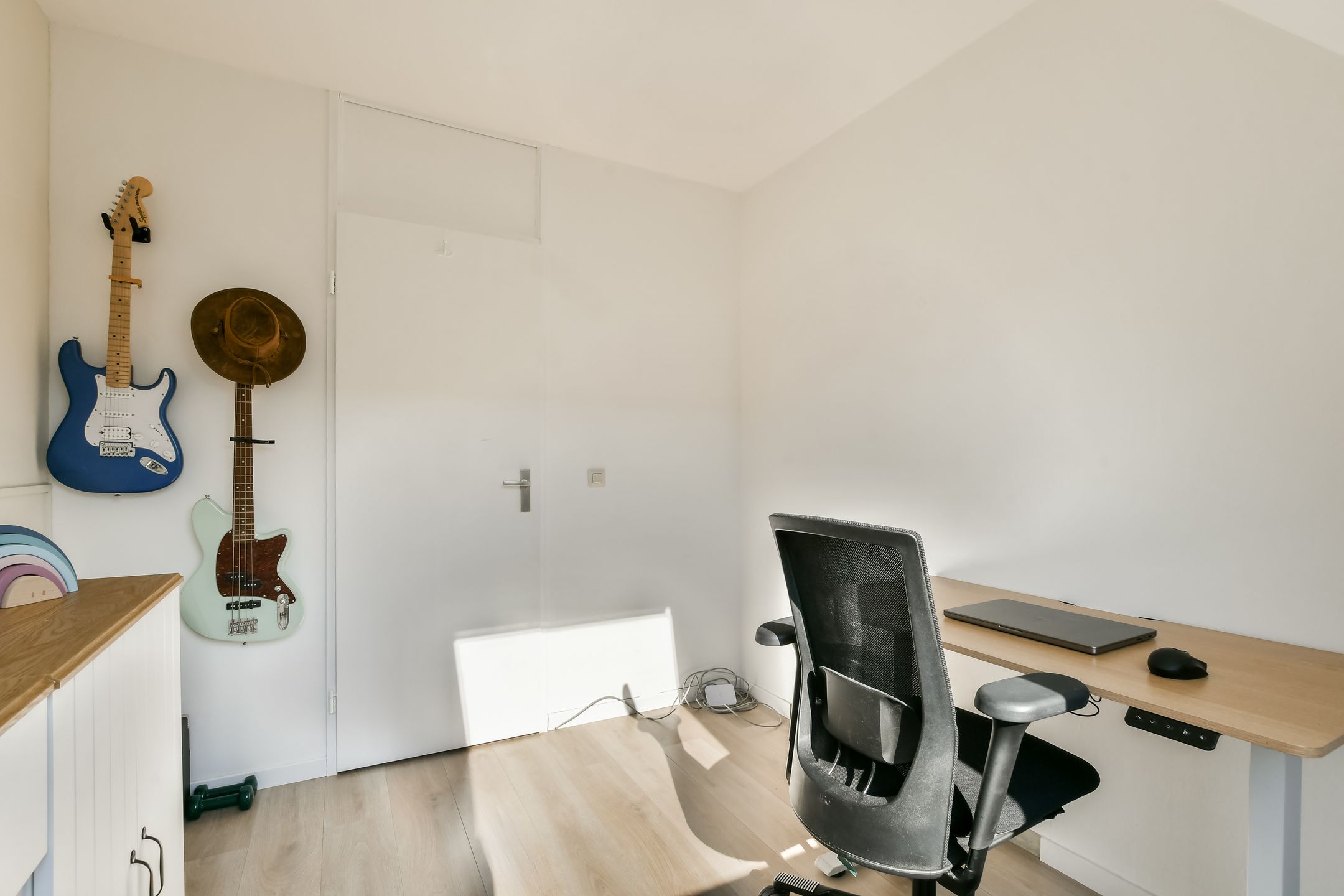 Spacious Turn-key Family Home with Sunny Garden in Amsterdam Gein — 18