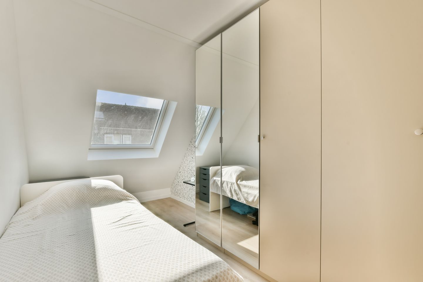 Spacious Turn-key Family Home with Sunny Garden in Amsterdam Gein — 25