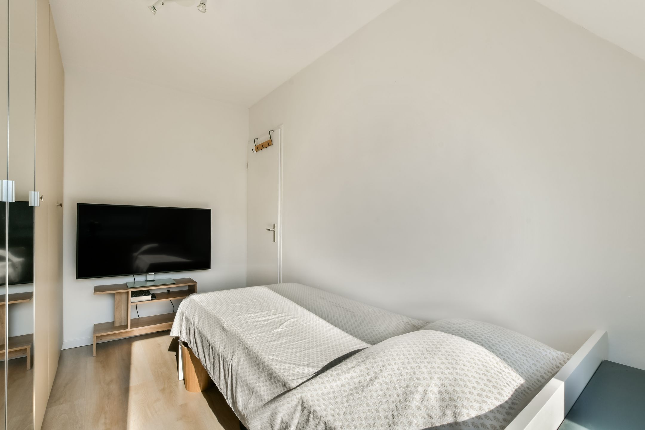 Spacious Turn-key Family Home with Sunny Garden in Amsterdam Gein — 27