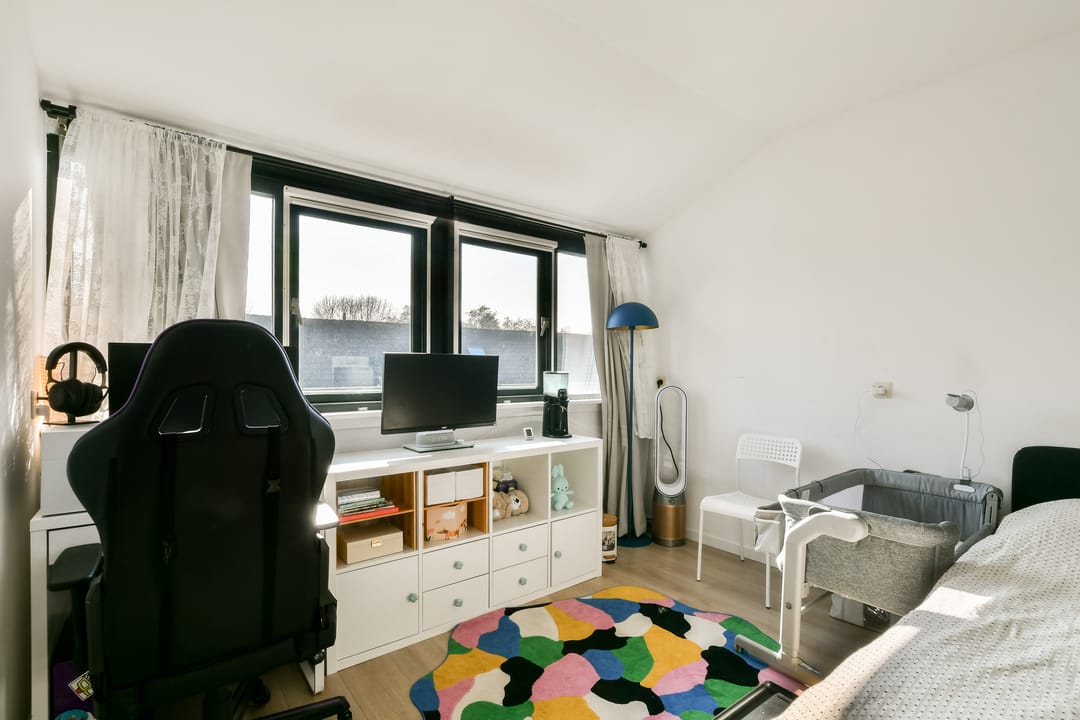 Spacious Turn-key Family Home with Sunny Garden in Amsterdam Gein — 28