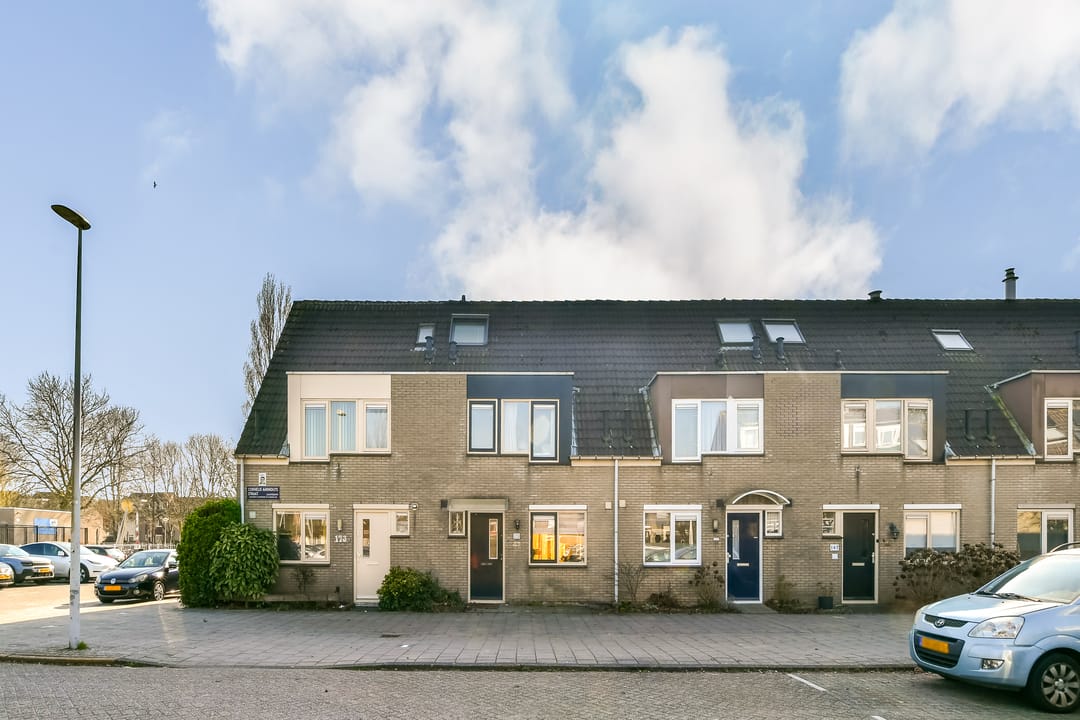Spacious Turn-key Family Home with Sunny Garden in Amsterdam Gein — 26