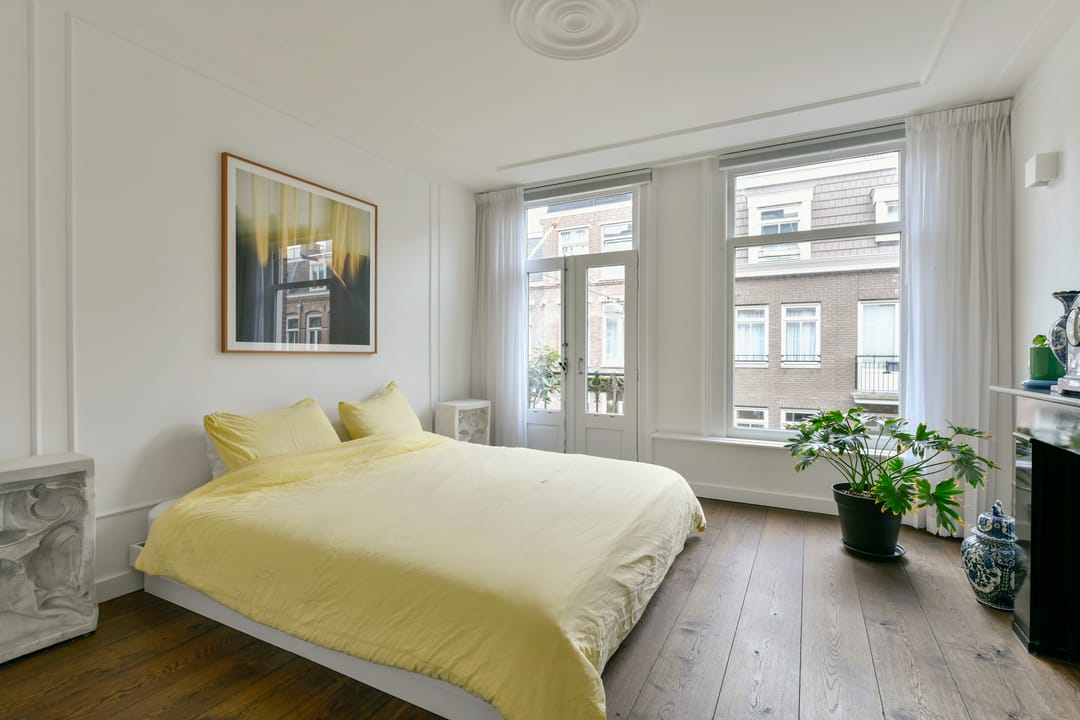 Lovely Renovated Double Floor Apartment with Two Bedrooms and South Facing Balconies in De Pijp — 13