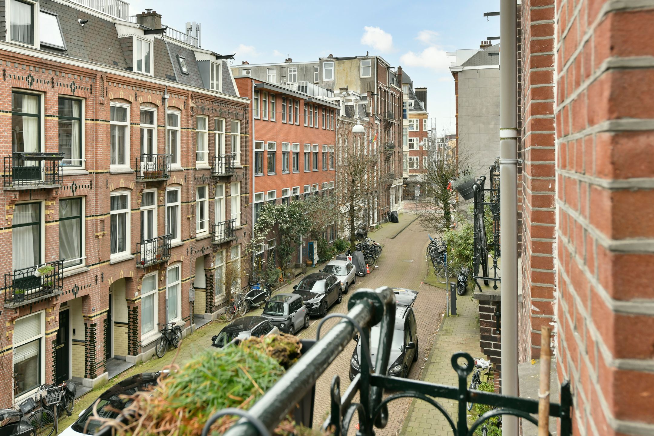 Lovely Renovated Double Floor Apartment with Two Bedrooms and South Facing Balconies in De Pijp — 15