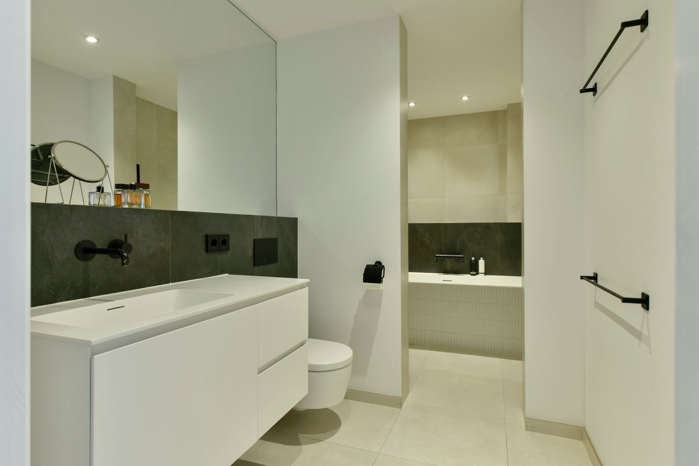 Lovely Renovated Double Floor Apartment with Two Bedrooms and South Facing Balconies in De Pijp — 19