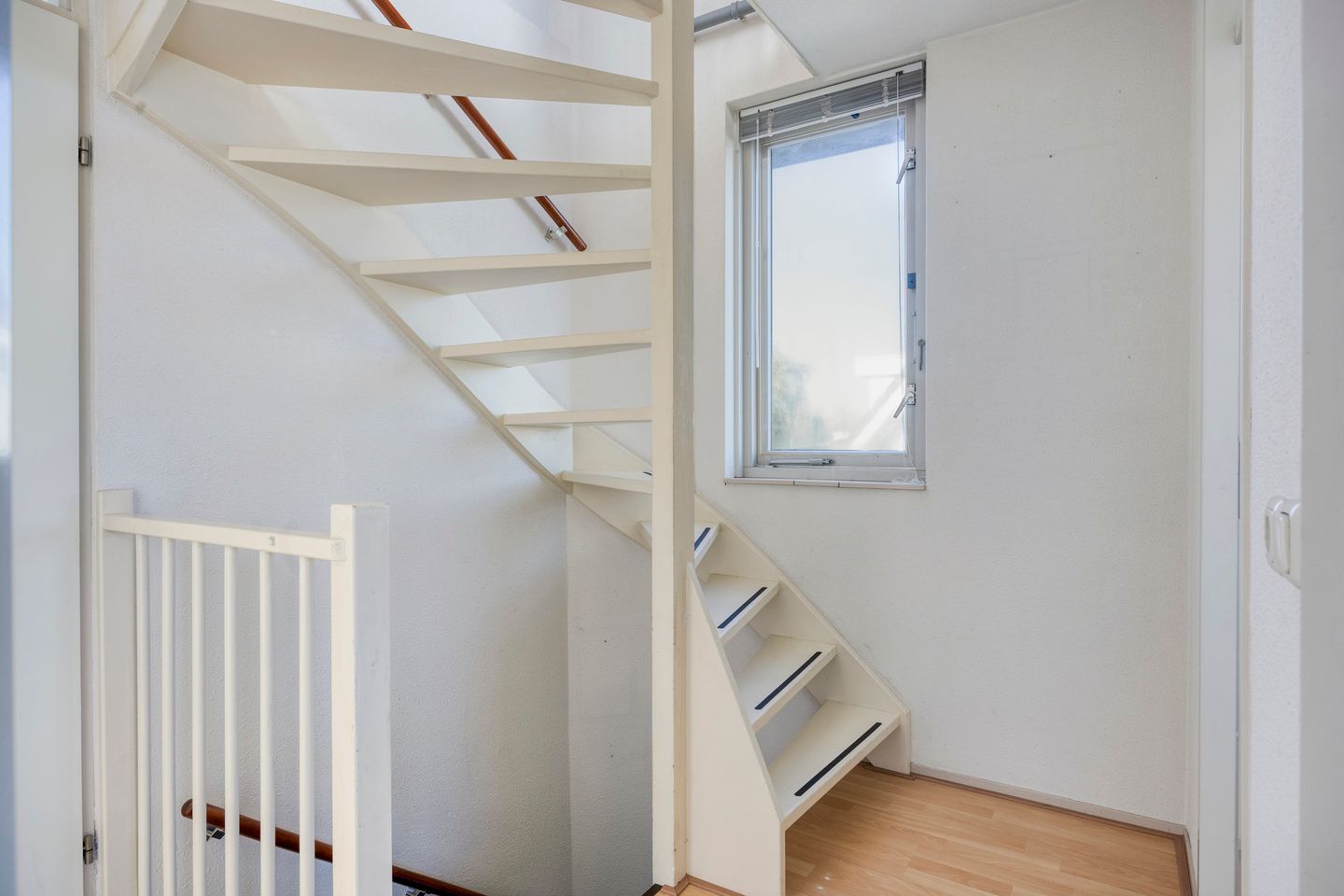Semi-Detached Home with 4 Bedrooms and Water View — 14