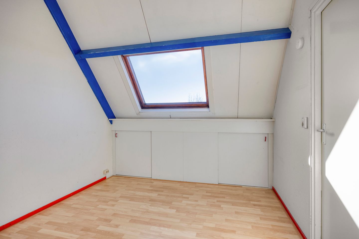 Semi-Detached Home with 4 Bedrooms and Water View — 25