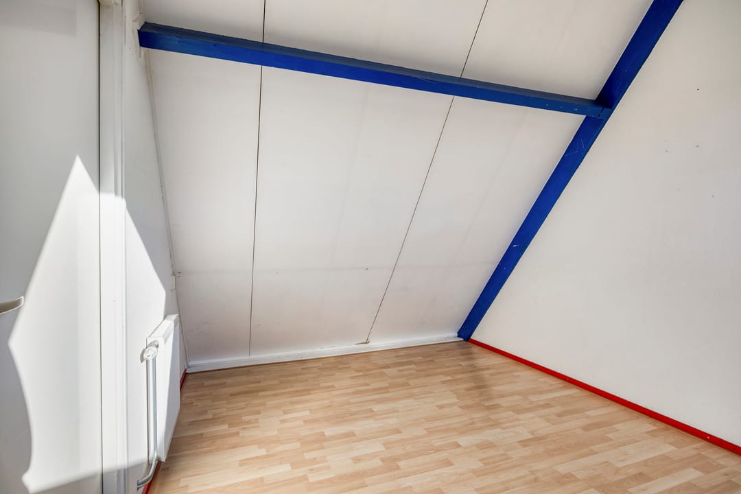Semi-Detached Home with 4 Bedrooms and Water View — 26