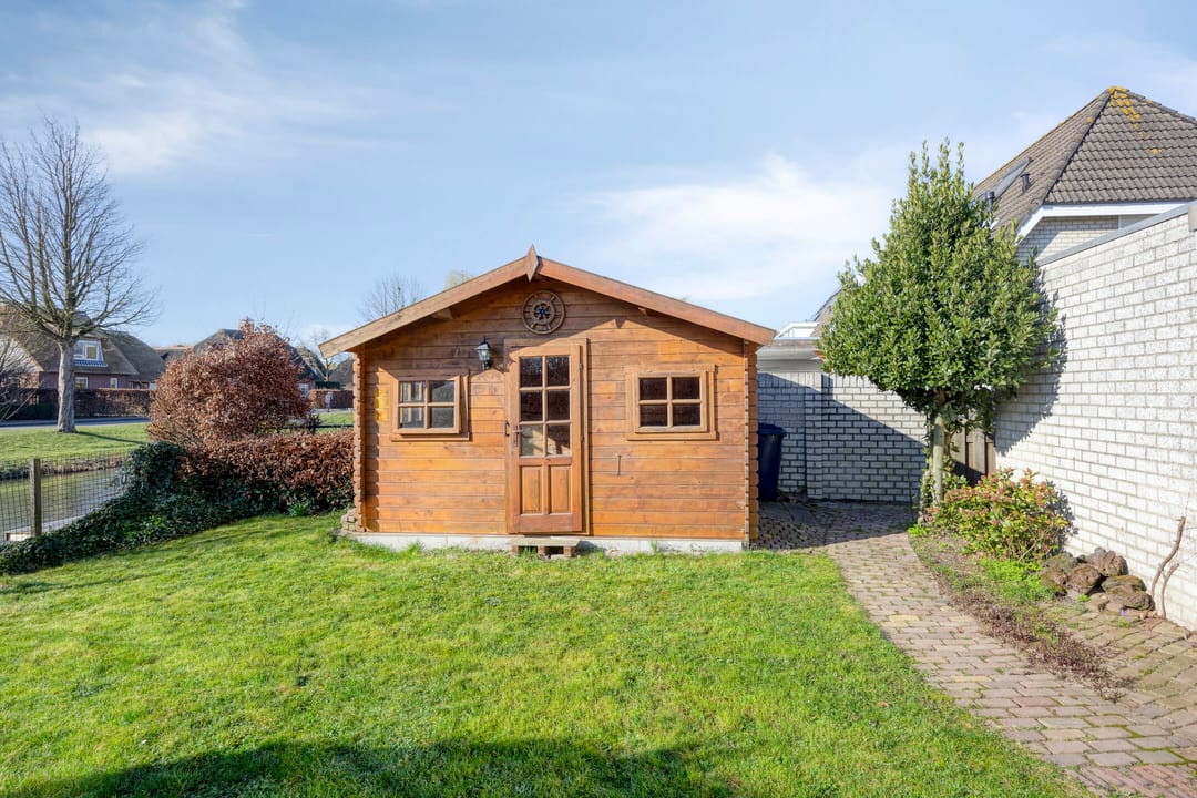 Semi-Detached Home with 4 Bedrooms and Water View — 28