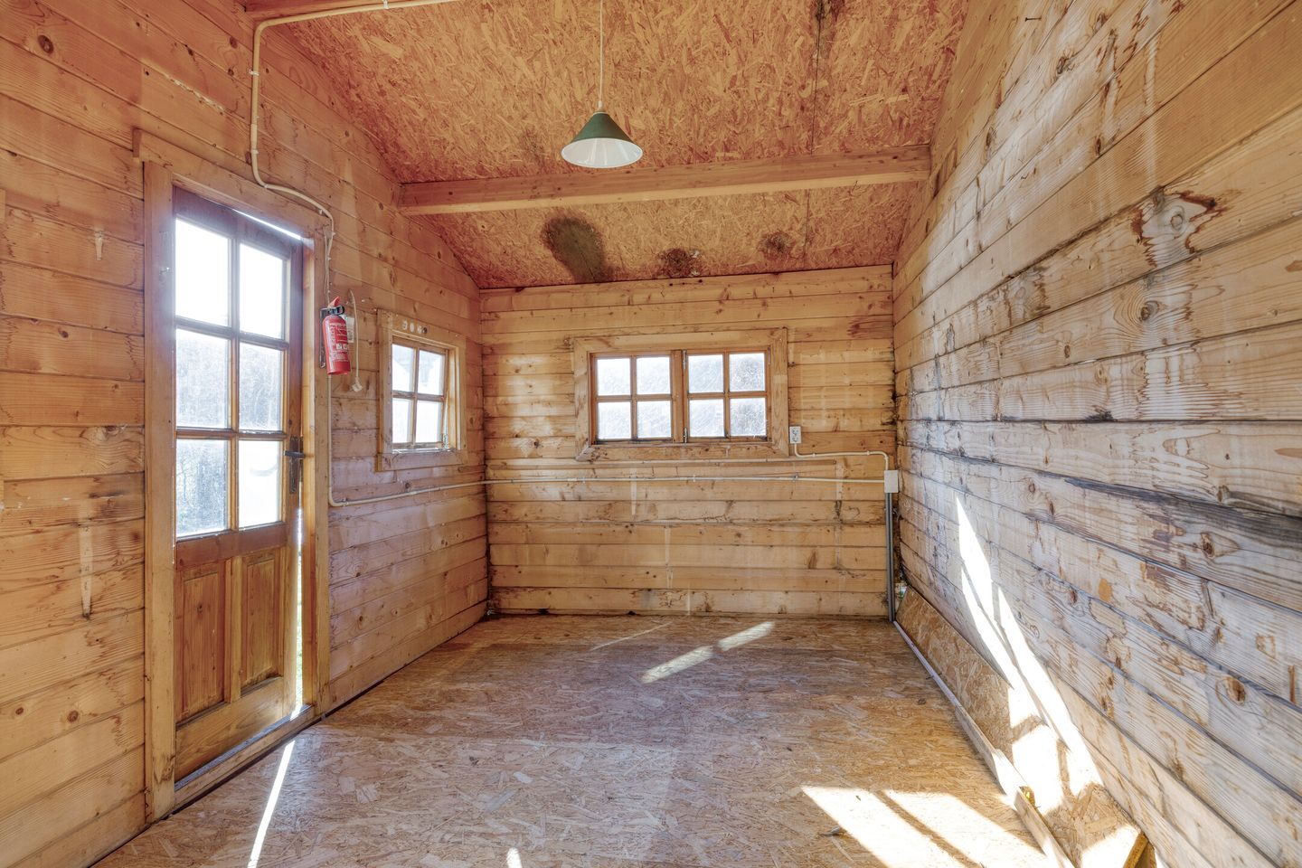 Semi-Detached Home with 4 Bedrooms and Water View — 29