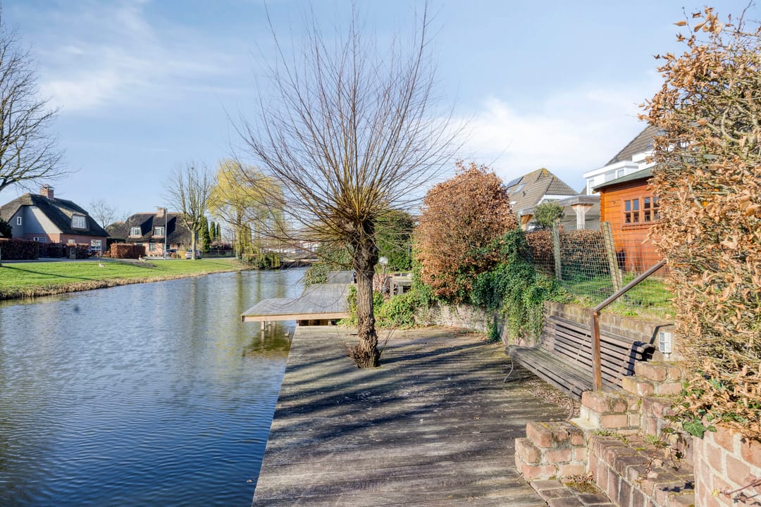 Semi-Detached Home with 4 Bedrooms and Water View — 31