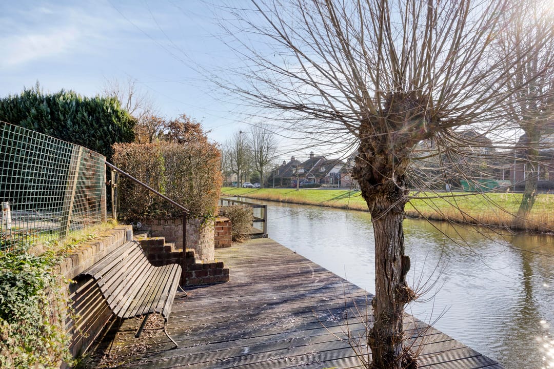 Semi-Detached Home with 4 Bedrooms and Water View — 32