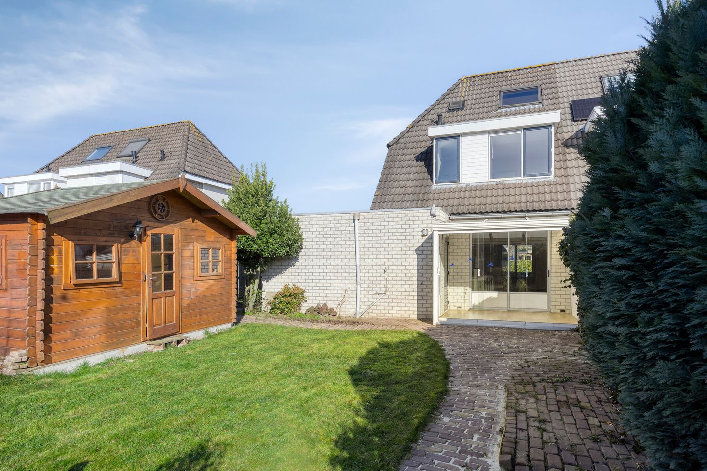 Semi-Detached Home with 4 Bedrooms and Water View — 34