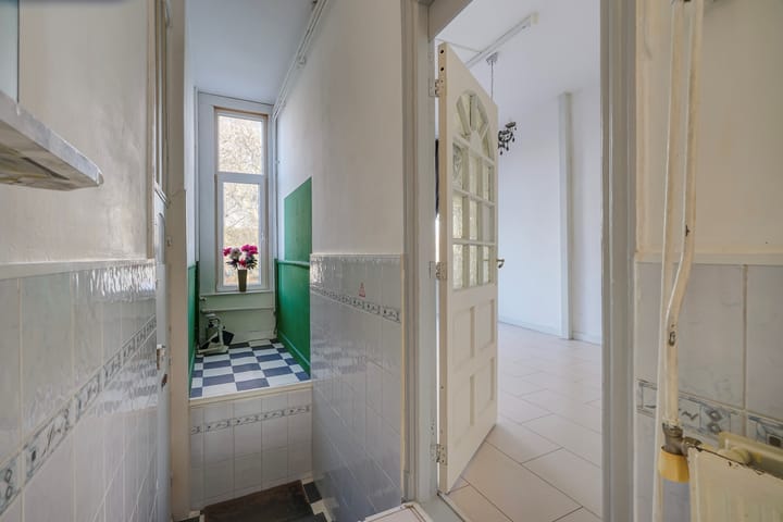 Photo 3 of Newtonplein 51-A