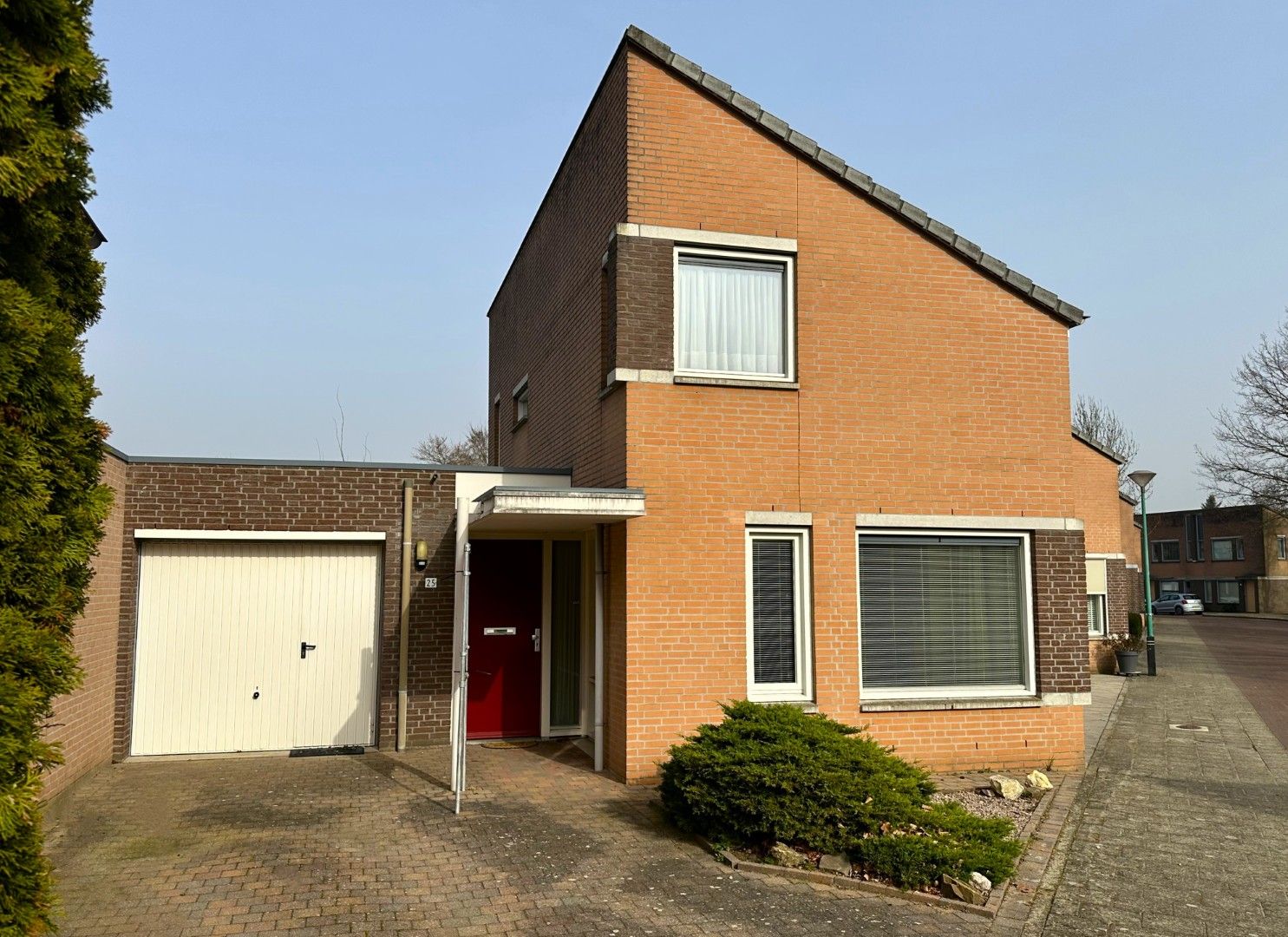 Buying a house in The Netherlands., Clivialaan 25