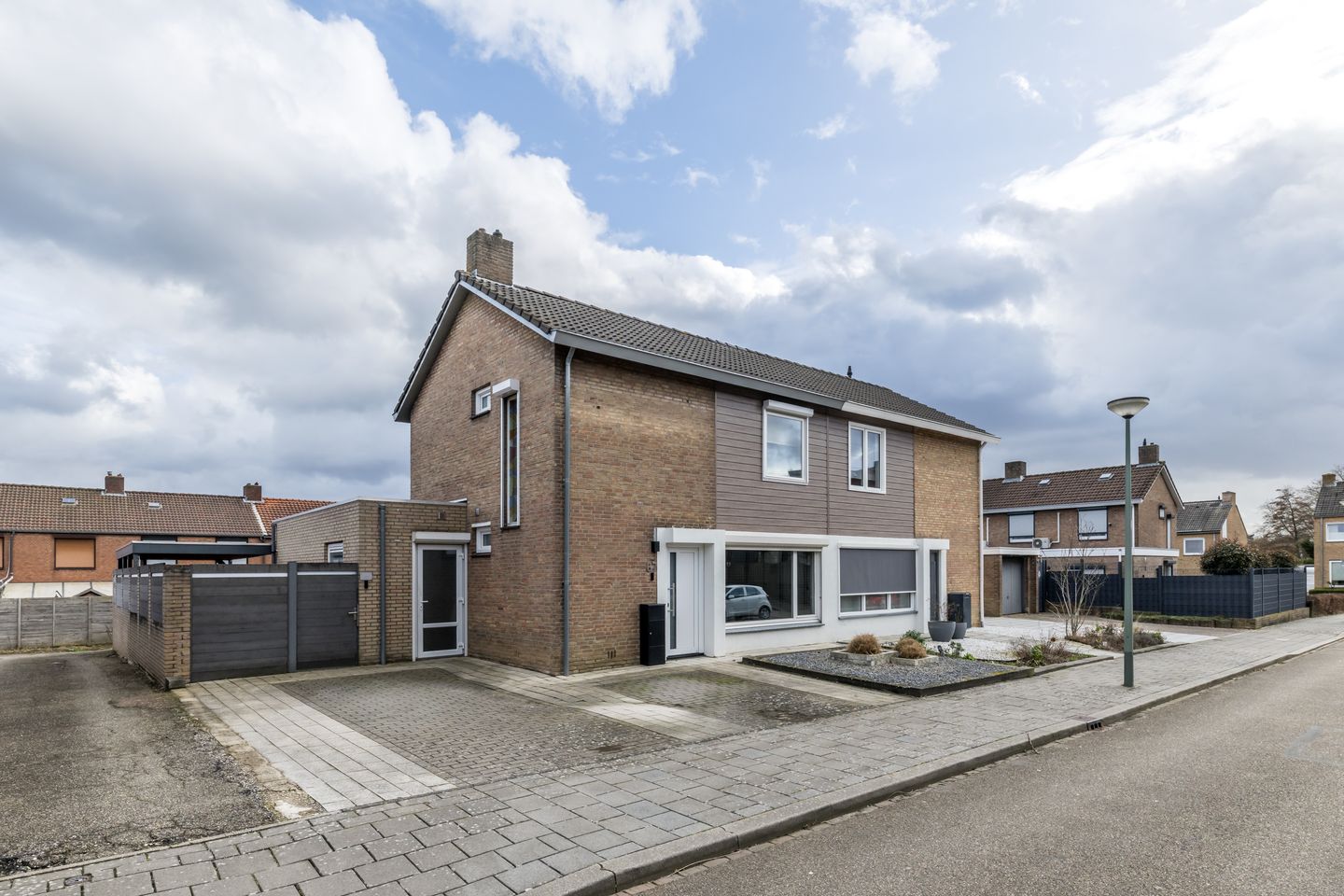 Renovated Semi-Detached Family Home with Home Office Potential and Garage in Brunssum-Noord — 39