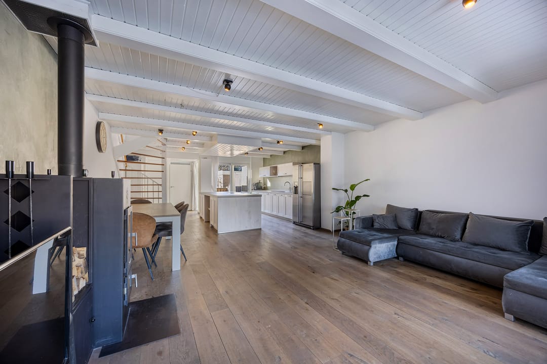 Modern Spacious Family Home with Large Conservatory in Child-Friendly Archipel — 21