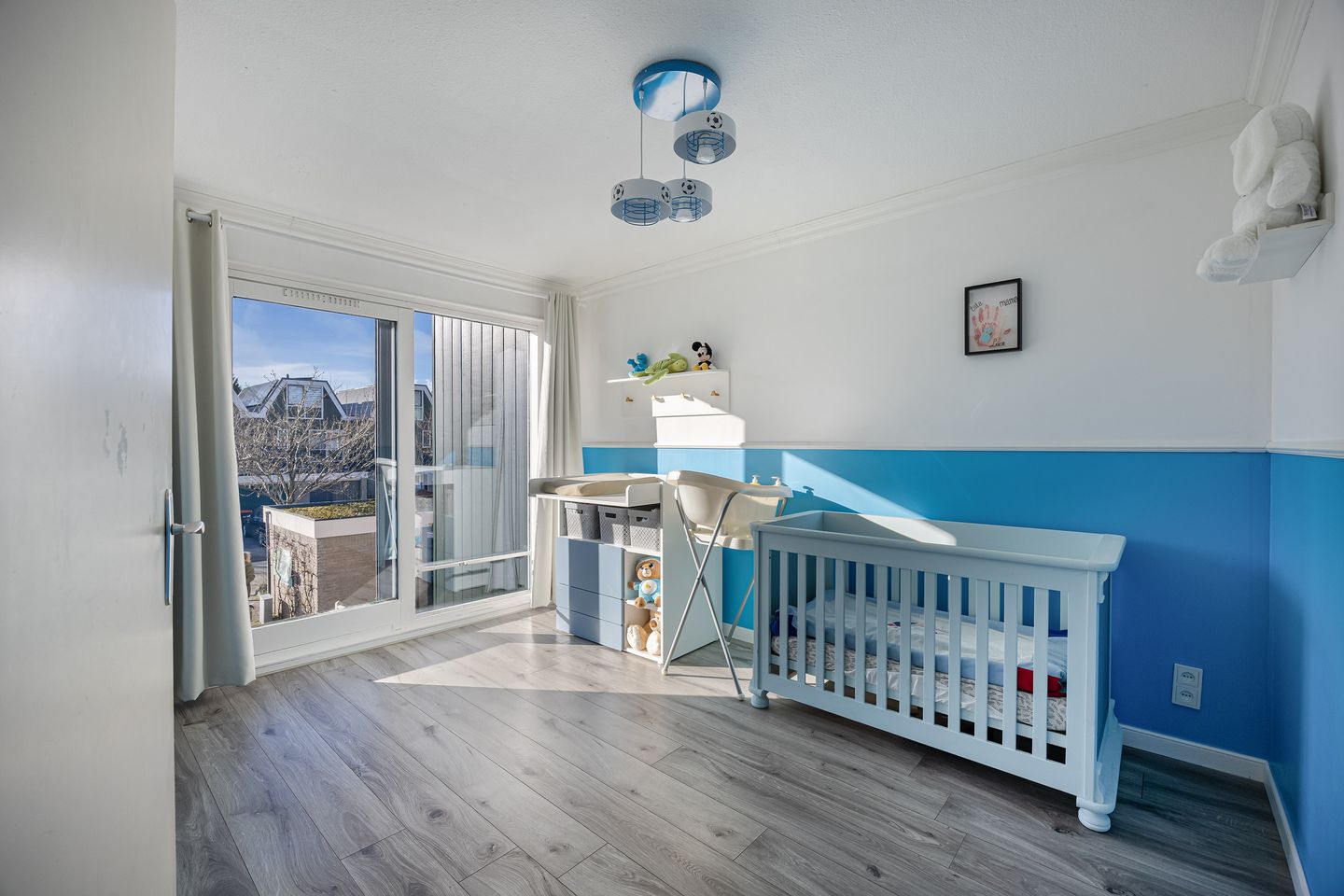 Modern Spacious Family Home with Large Conservatory in Child-Friendly Archipel — 34