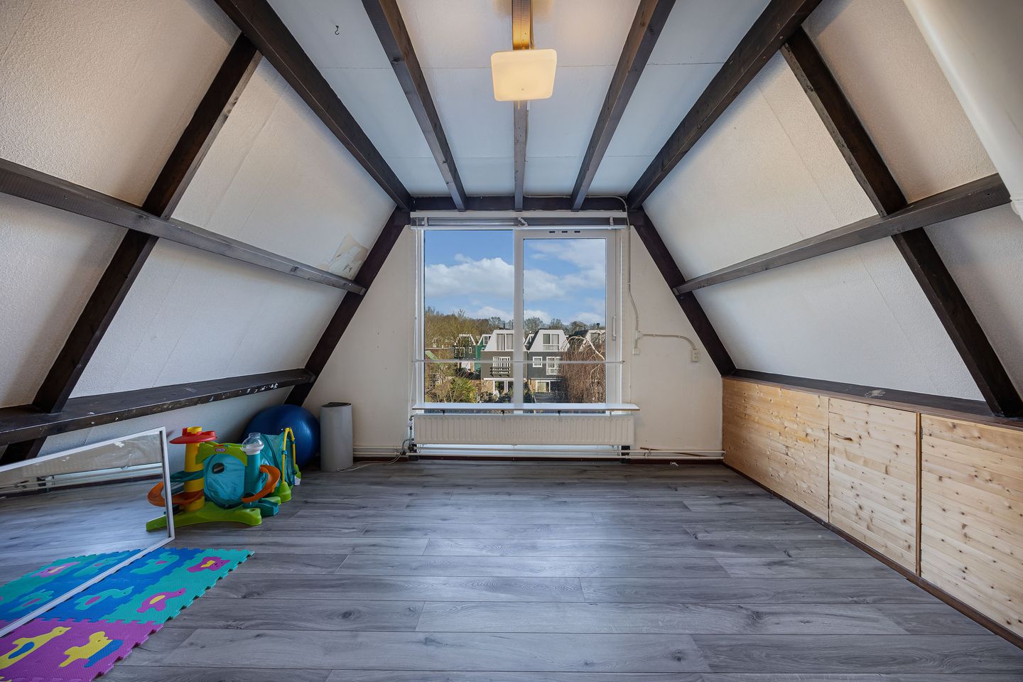 Modern Spacious Family Home with Large Conservatory in Child-Friendly Archipel — 43