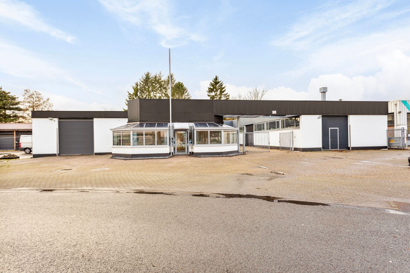 View photo 1 of Nijverheidsweg 13