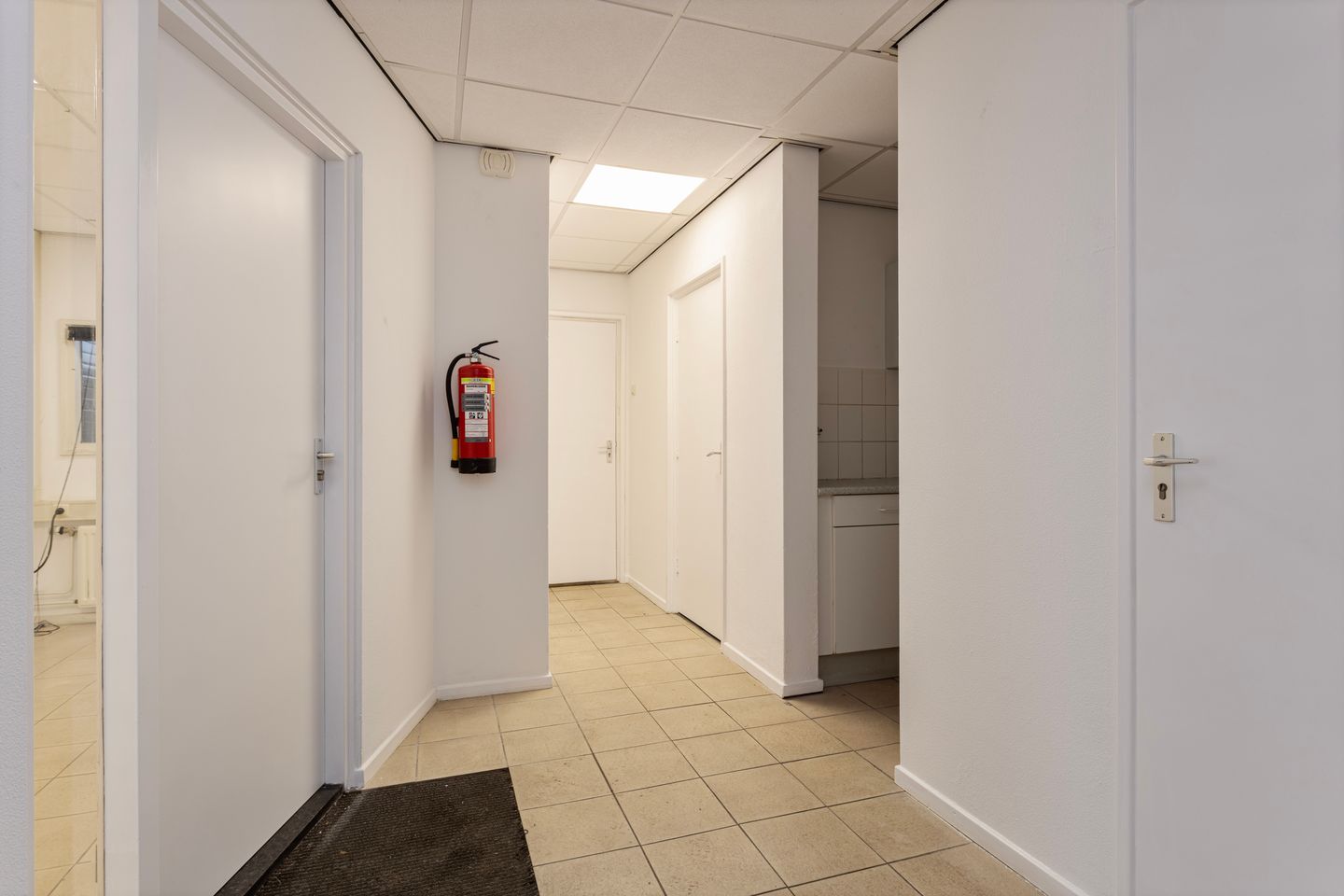 View photo 4 of Nijverheidsweg 13