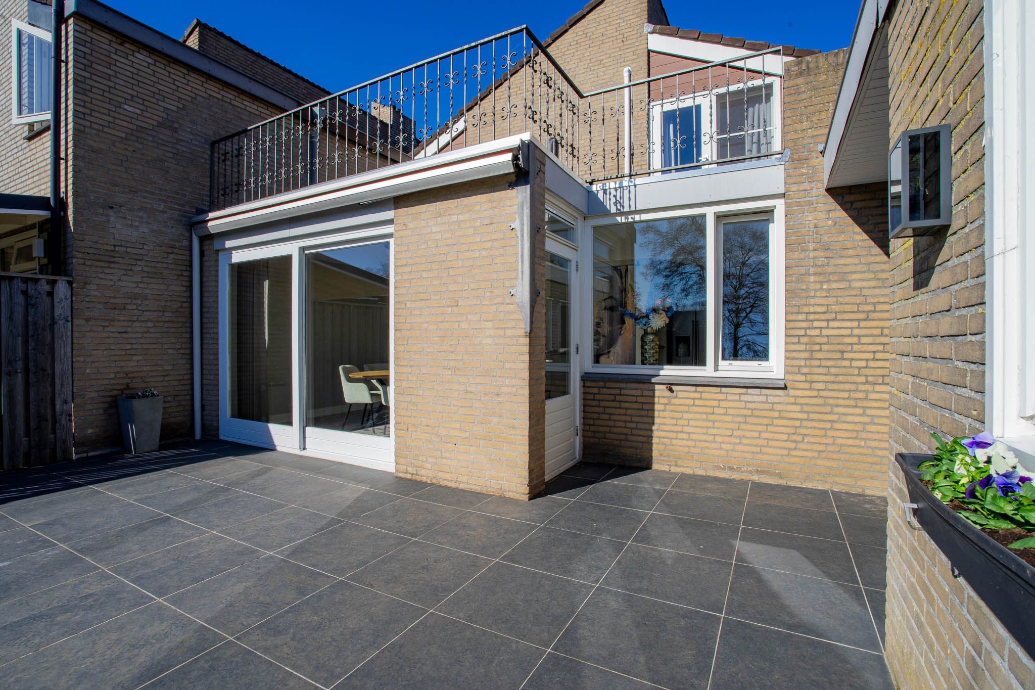 Spacious Move-in Ready Semi-detached House with Garage in Bakel — 60