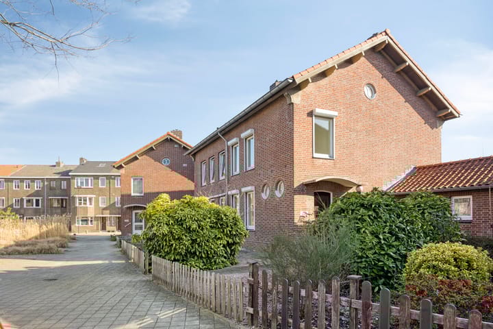 Photo 3 of Baron van Hövellstraat 7