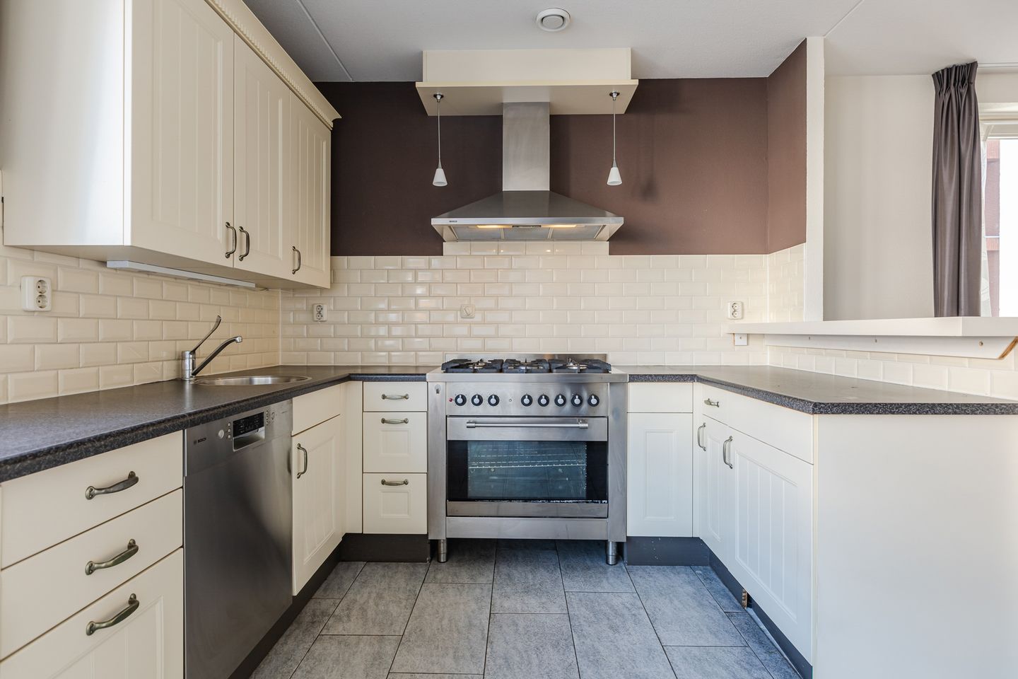 Photo 10 of Laagstraat 5-A