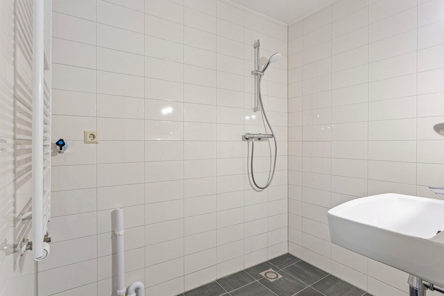 Sunny Central 3-Room Apartment with Energy Label A — 24