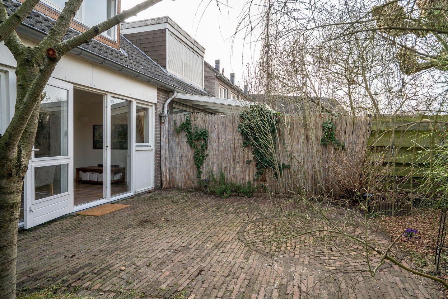 Semi-detached house with 4 bedrooms, garage, and solar panels in Grubbenvorst — 52