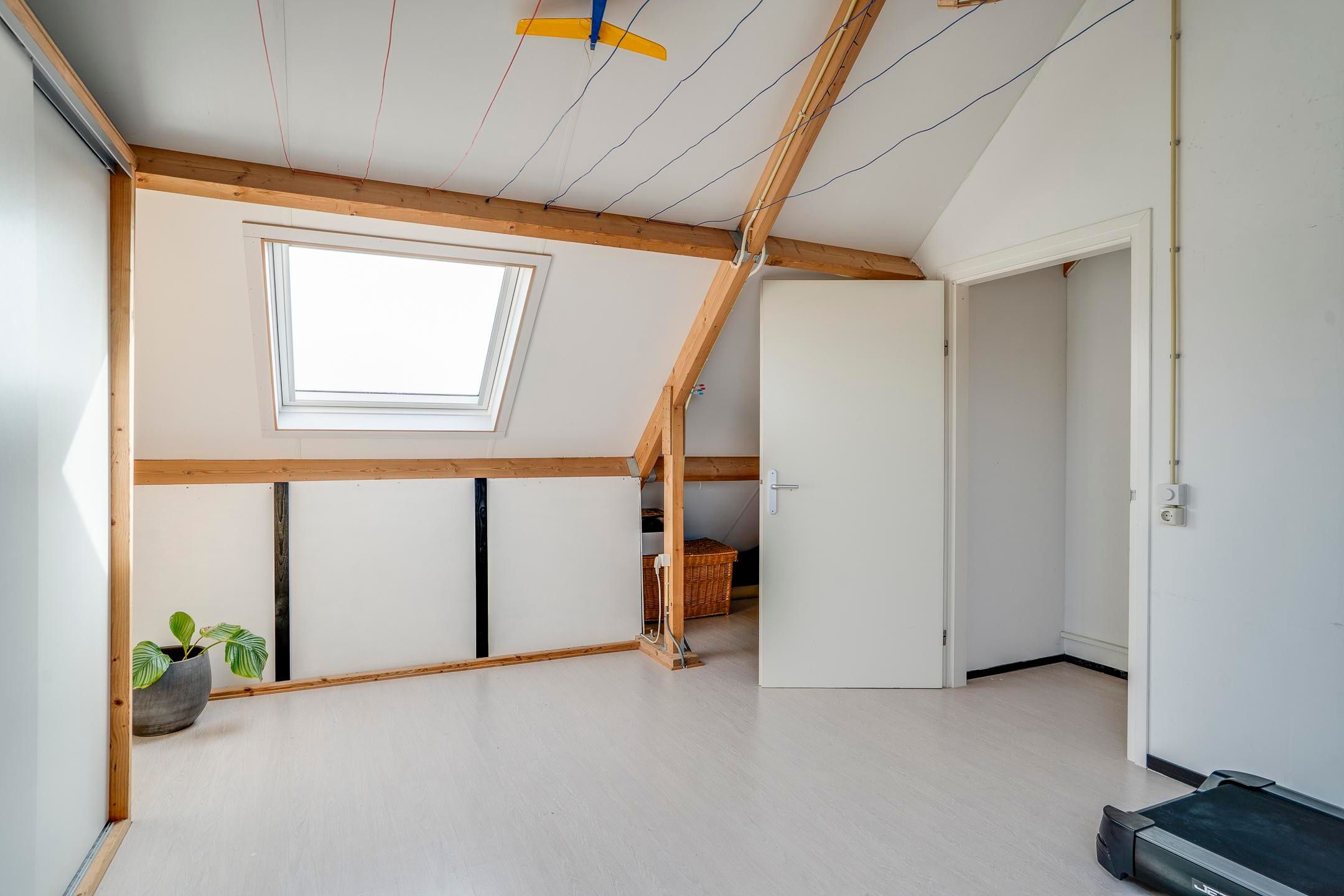 Semi-detached house with 4 bedrooms, garage, and solar panels in Grubbenvorst — 39