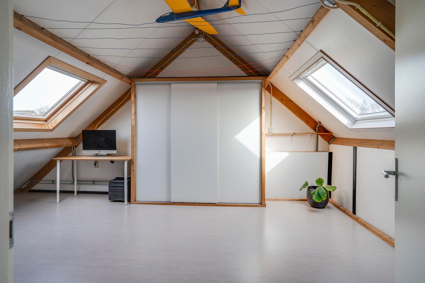 Semi-detached house with 4 bedrooms, garage, and solar panels in Grubbenvorst — 37